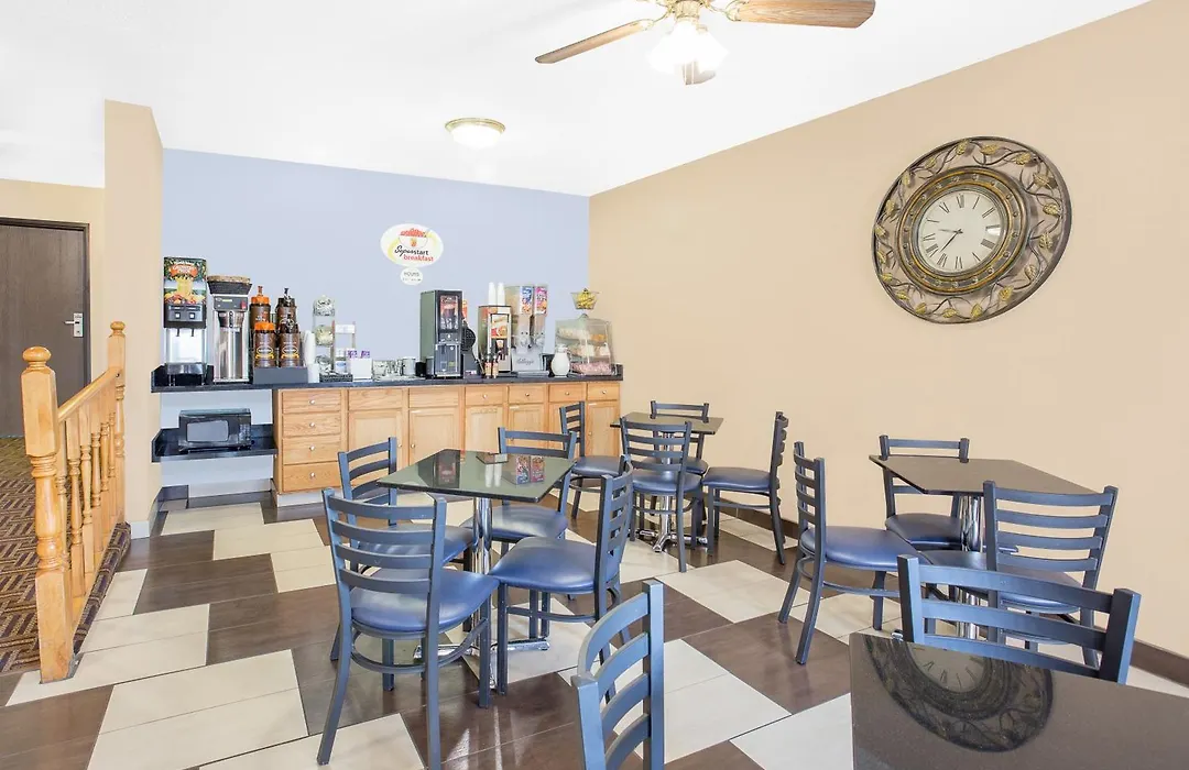 Boarders Inn & Suites By Cobblestone Hotels Waterloo Cedar Falls-1