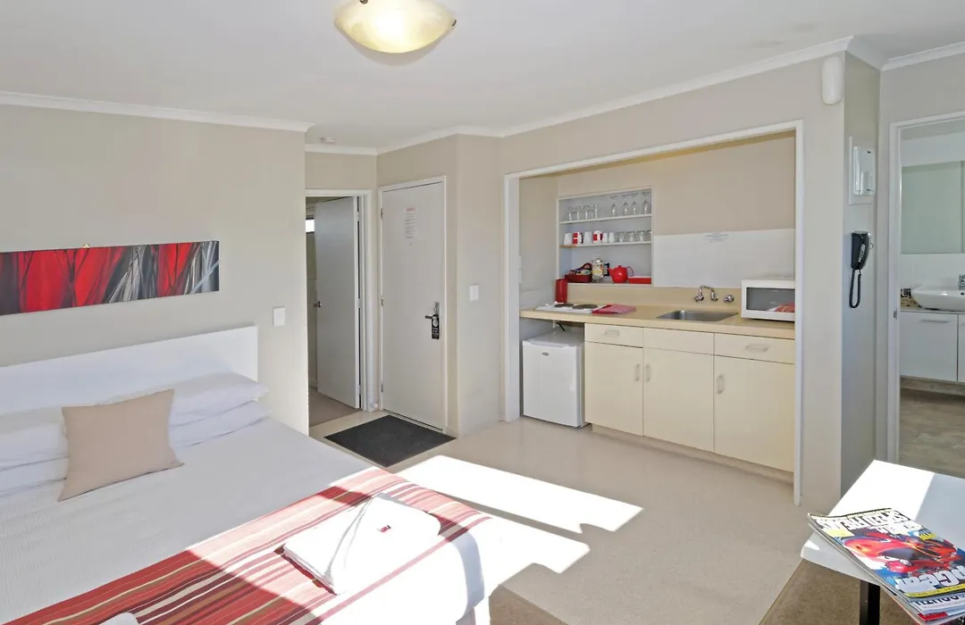 Airport Harbour Motel-1