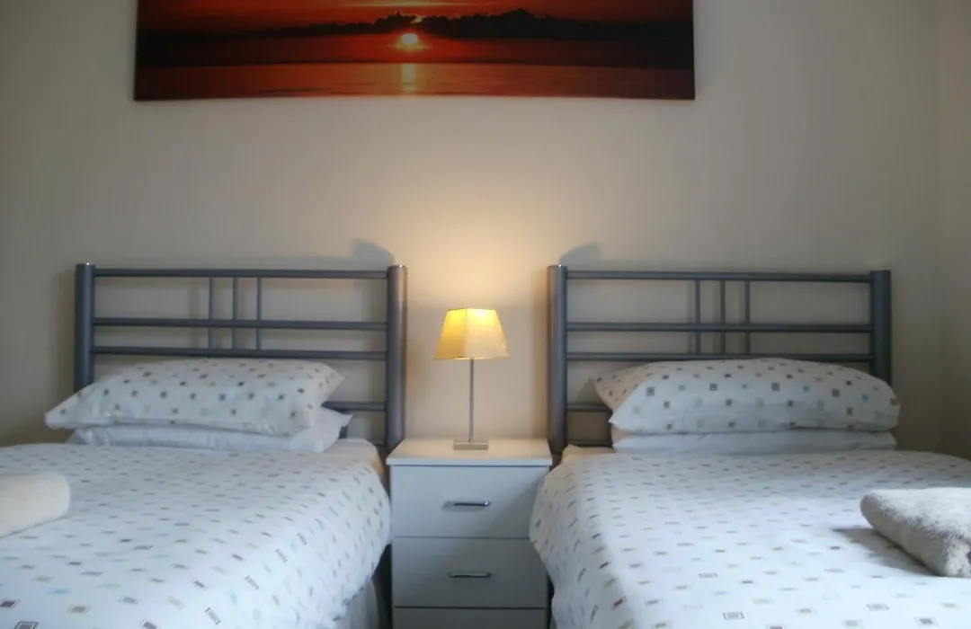 London Heathrow Guesthouse-1