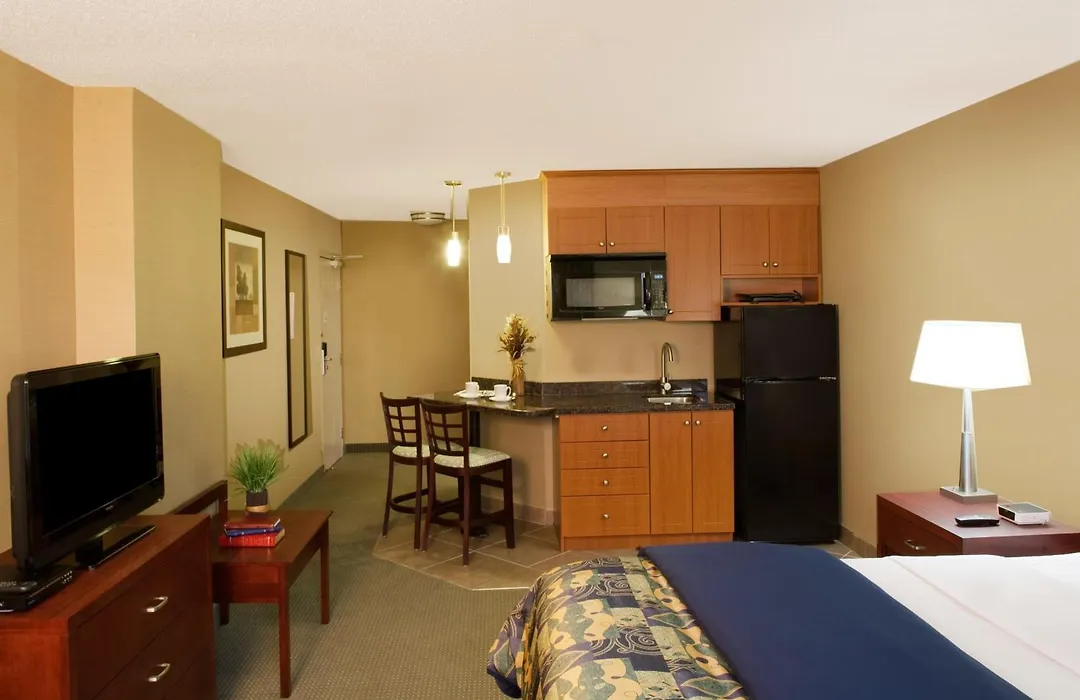 Travelodge By Wyndham Oshawa Whitby-1