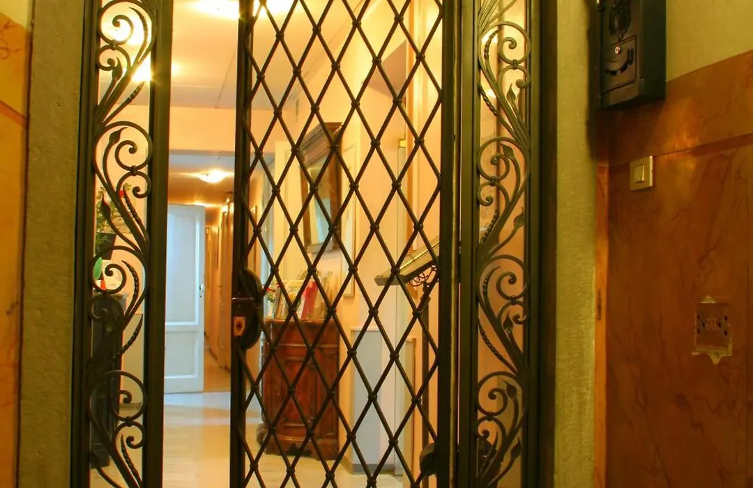 Hotel Fedora-1