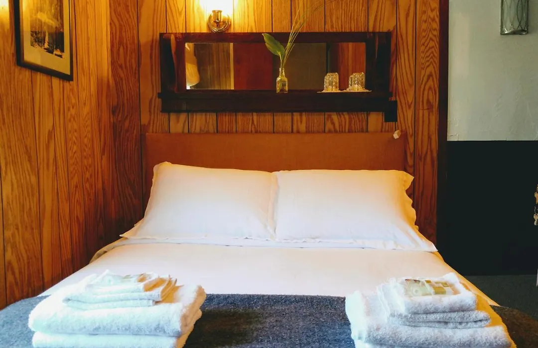 Pine Hill Arms Hotel-1