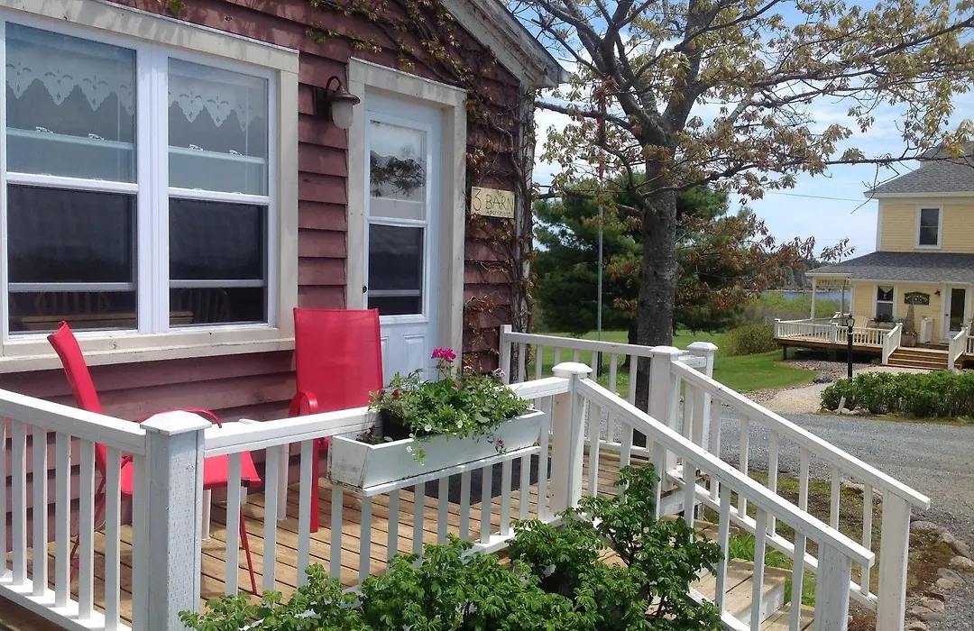 Bayview Pines Country Inn B&B-1