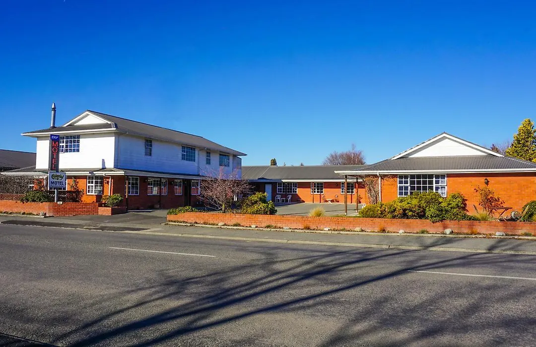 Colonial Motel-1