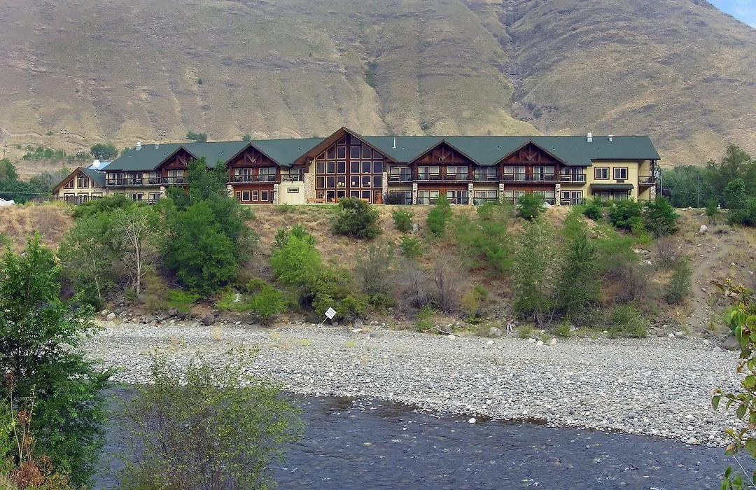 Salmon Rapids Lodge-1