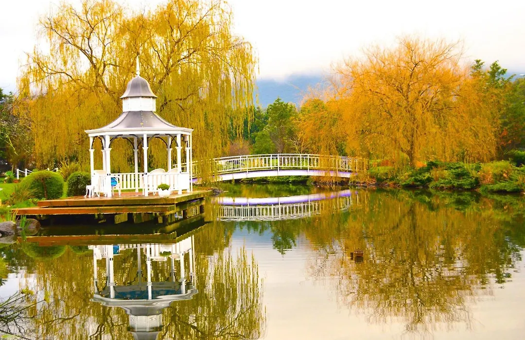 Lakeside Cottage Luxury B&B-1