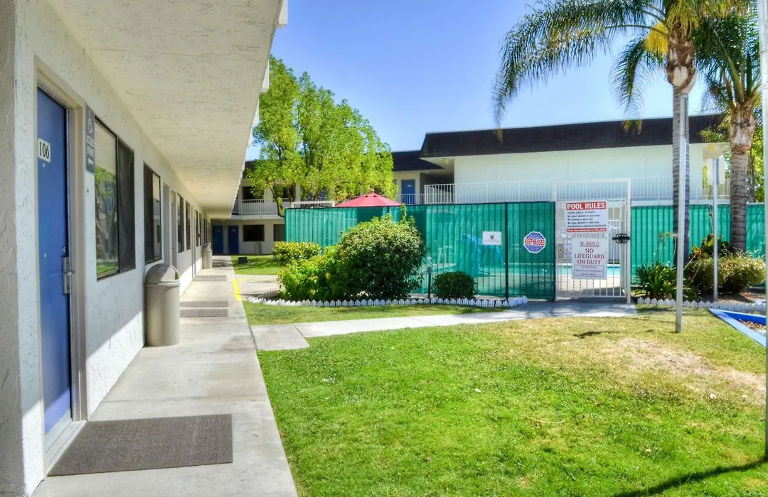 Motel 6 - Santa Nella, On I-5-1