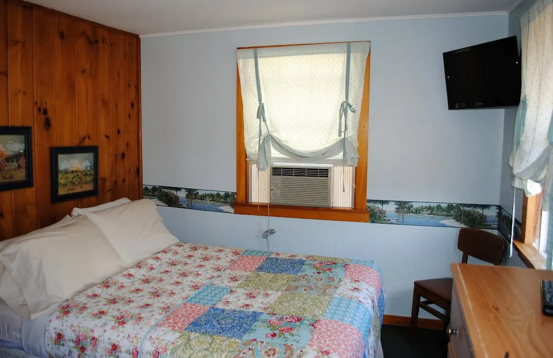 Rock Ledge Motel-1