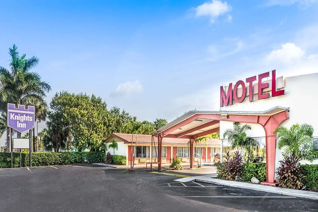 Econo Lodge Inn & Suites-1