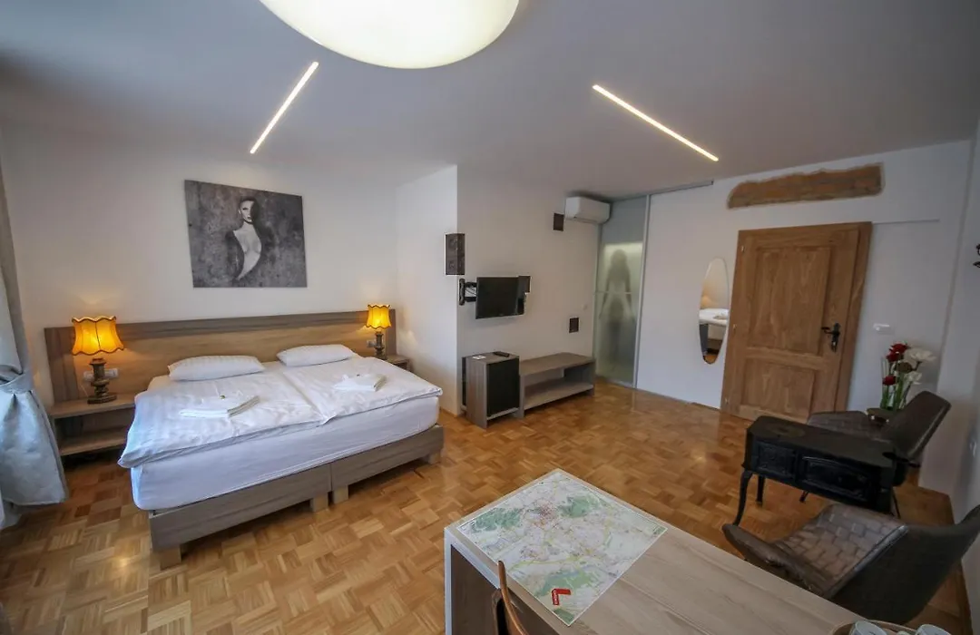 OH Apartments&Rooms-1