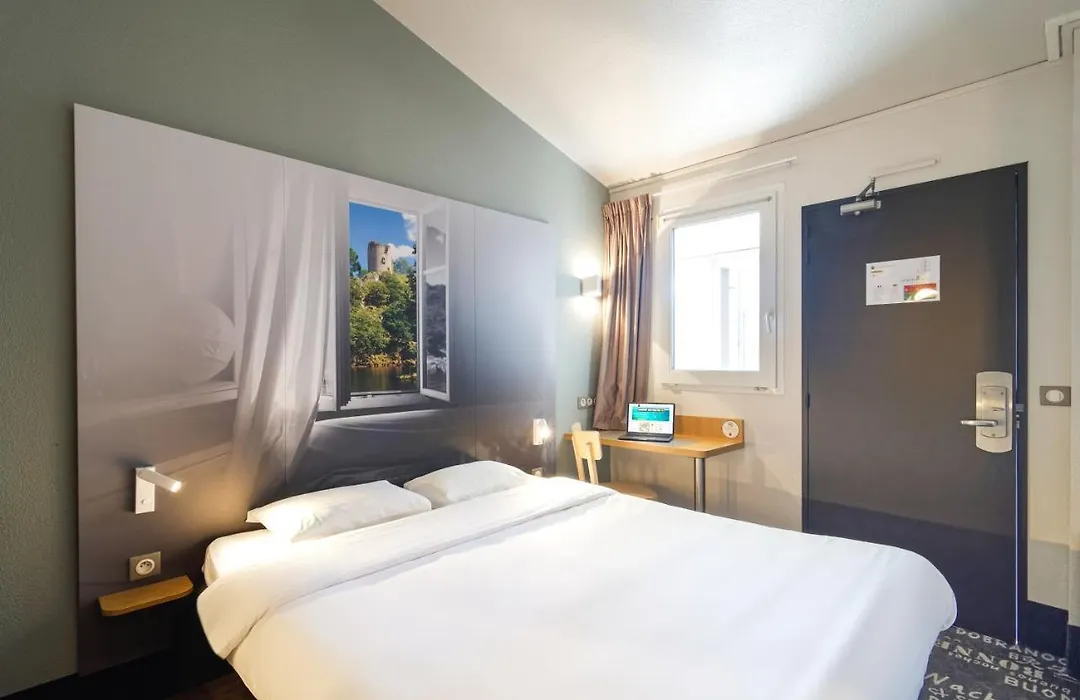 B&B HOTEL CHATEAUROUX Aéroport-1
