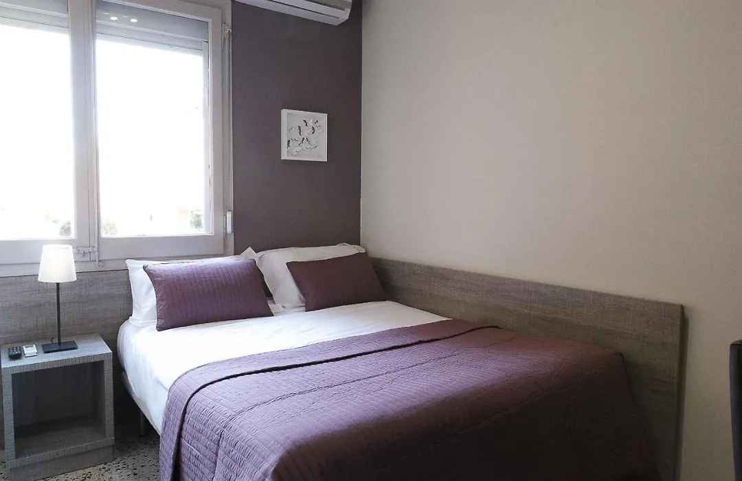 Hostal Fonda Montserrat-1