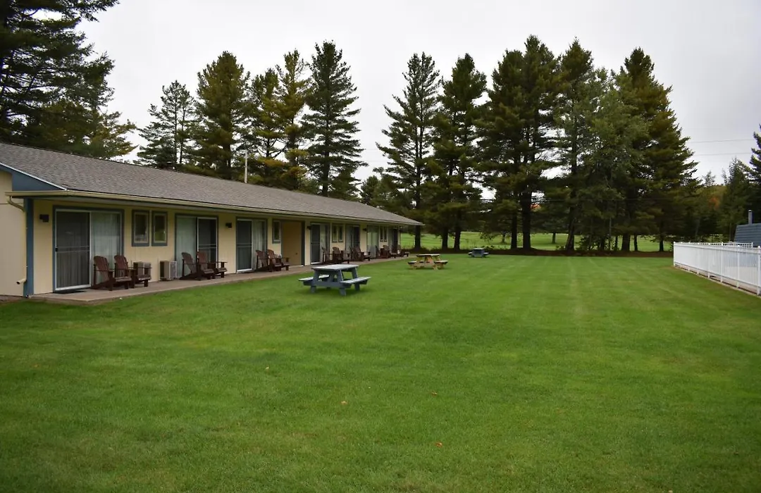 Country Club Motel-1
