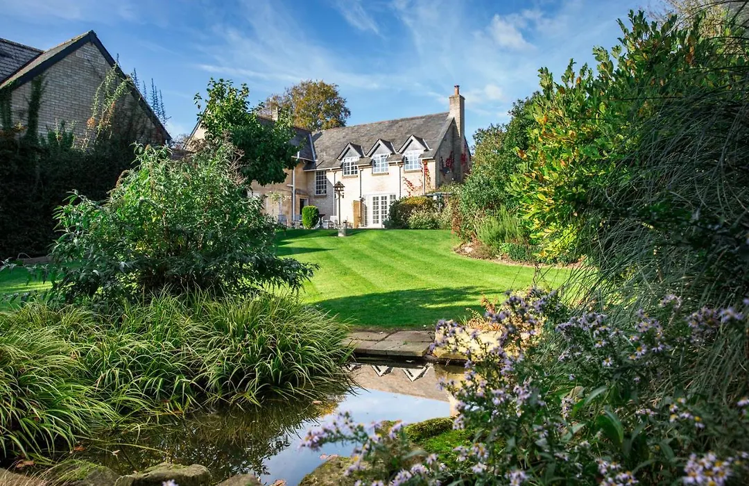 Cricket Field House-1
