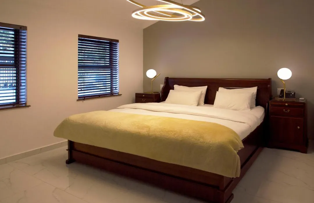 Bayview Penthouses And Rooms-1