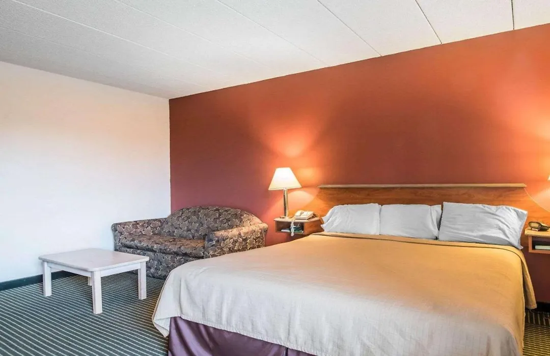 Econo Lodge Plymouth-1