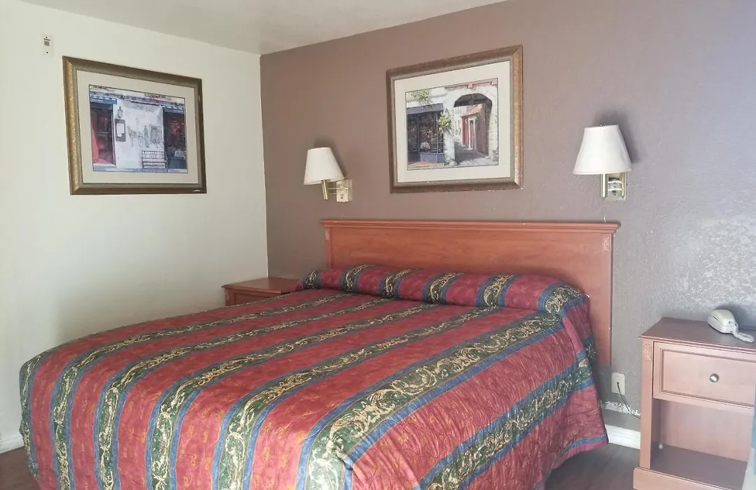 Tiffany Inn Corona-1