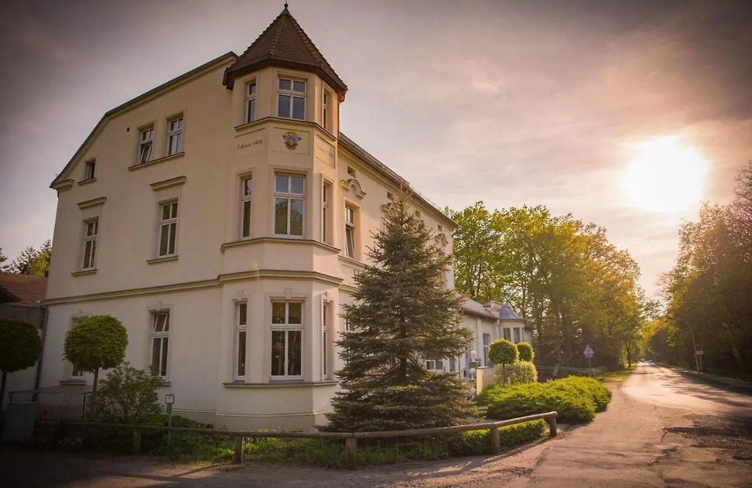 Hotel & Restaurant Waldschloesschen-1