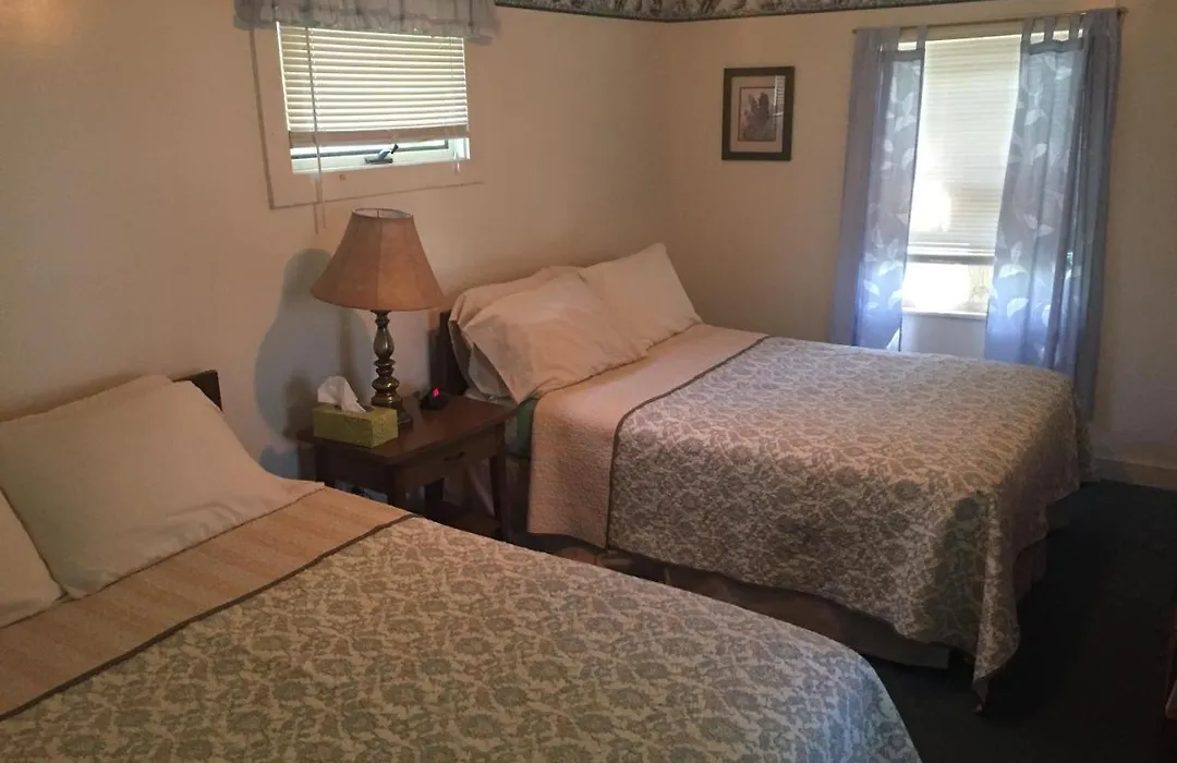 Rock Ledge Motel-1