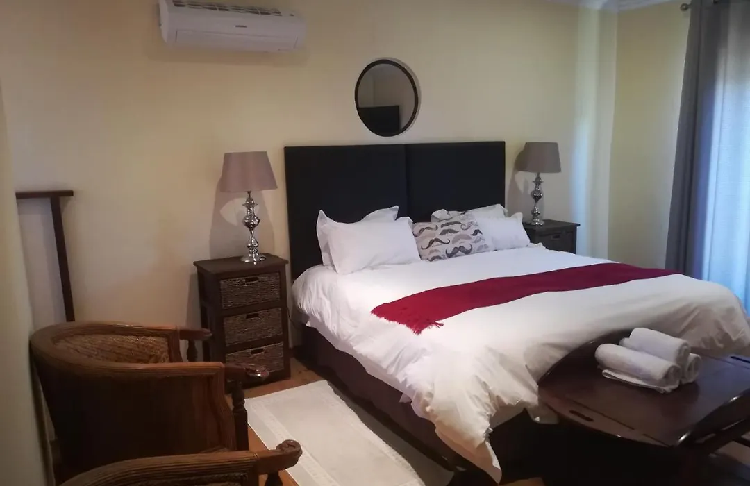 Moon And Sixpence Garden Guest House-1