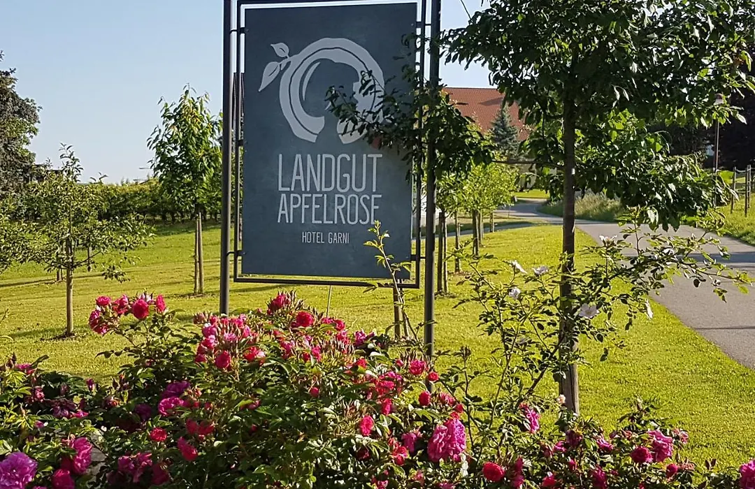 Landgut Apfelrose-1