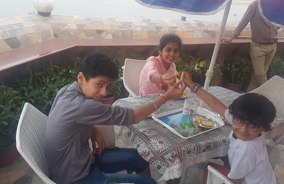 Shiva Ganges View Guest House-1