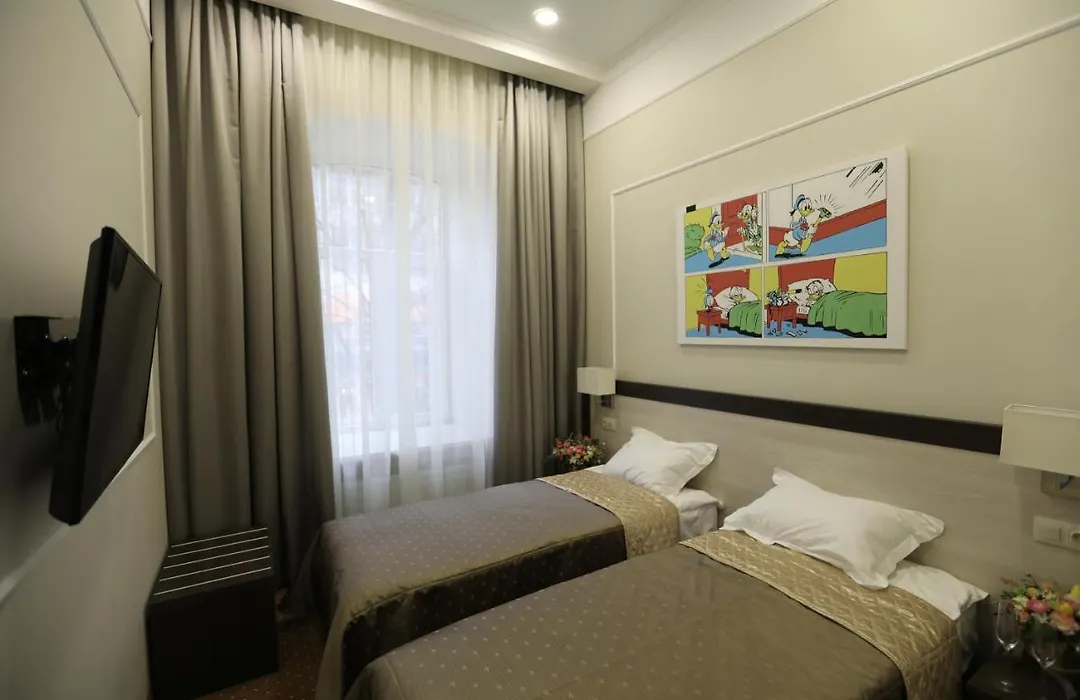 Donald Hotel-1
