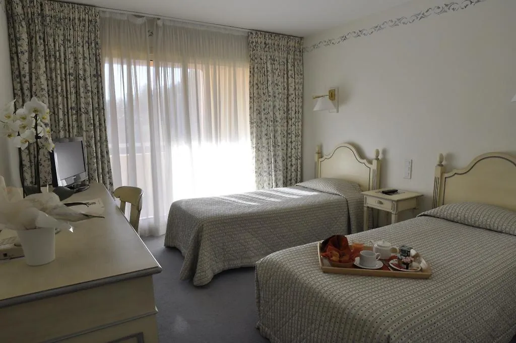 Hotel Omega-1