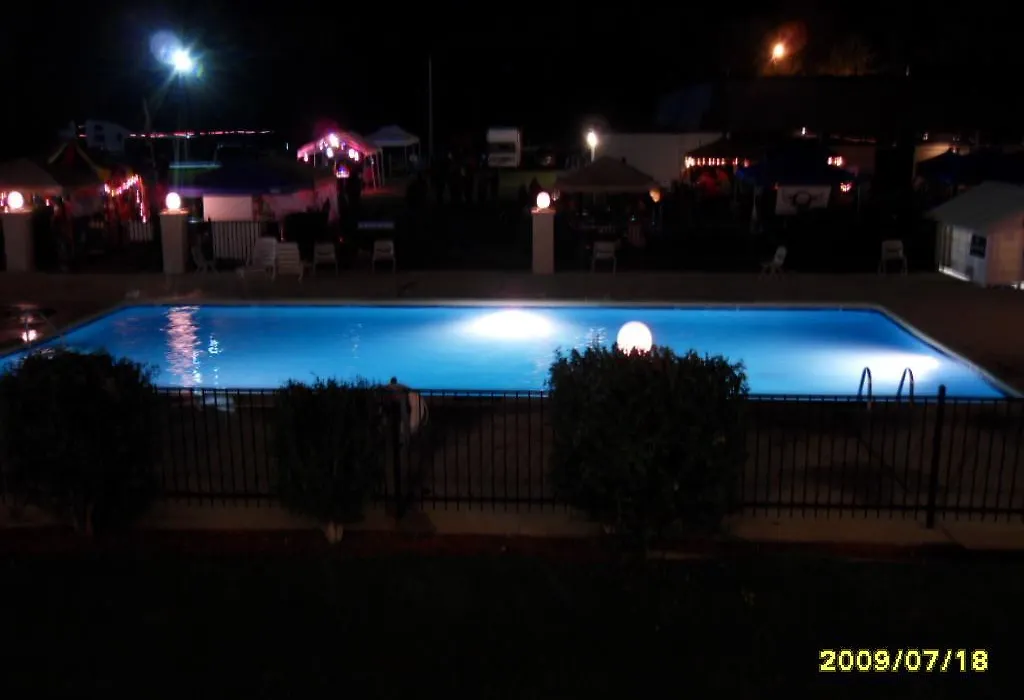 Budgetel Inn And Suites Cartersville-1
