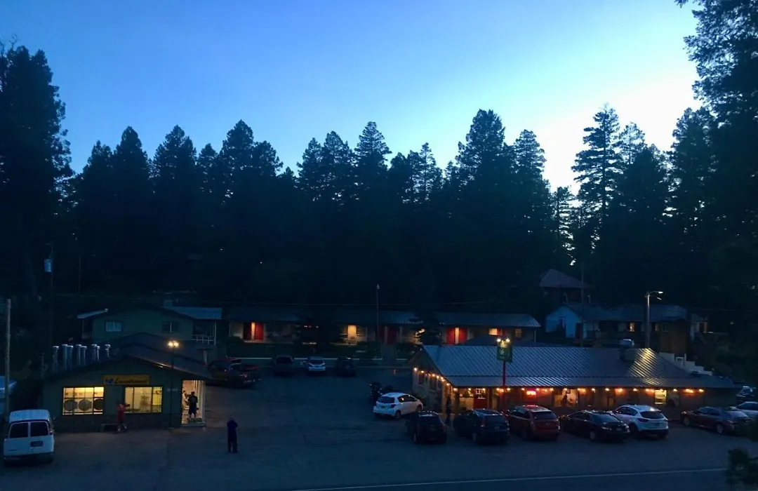 Dusty Boots Motel & Cafe-1