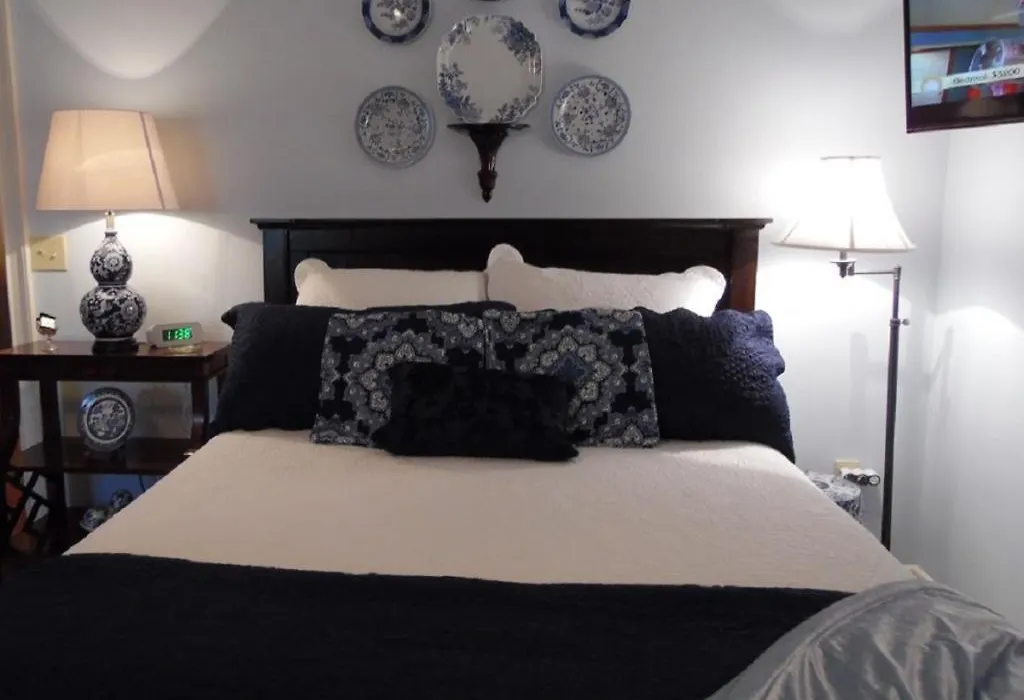 Caroline'S Bed And Breakfast-1