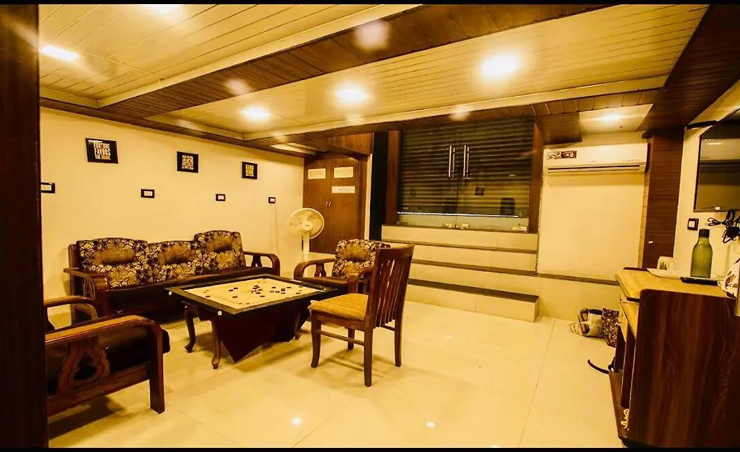 Qubestay Airport Capsule Hotel & Hostel-1