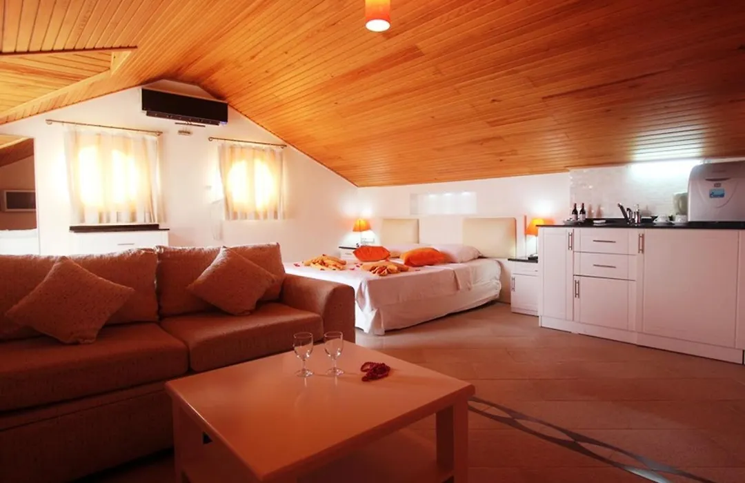 Golden Life Heights Deluxe Suite Hotel - Adult Only-1