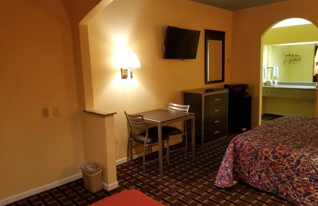 Texan Inn & Suites-1