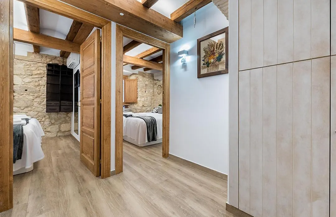 Hostal 977-1