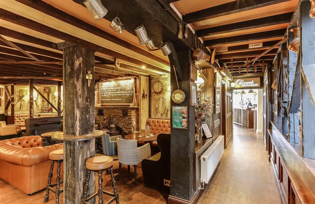 The Pickwick Inn & Oliver'S Restaurant-1