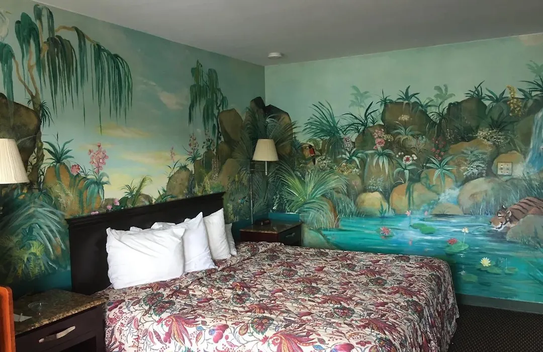 Deluxe Inn-1
