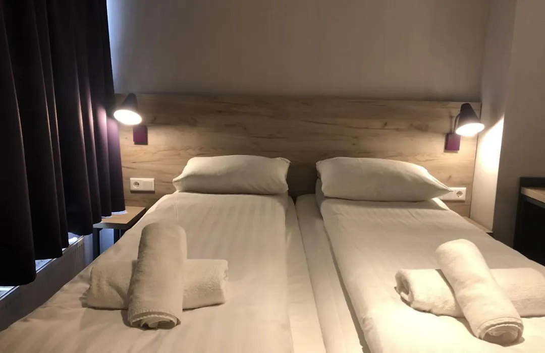 Facade Hotel Amsterdam-1