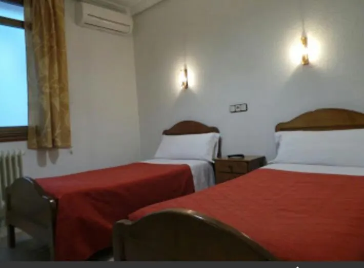 Hostal Gaudi-1