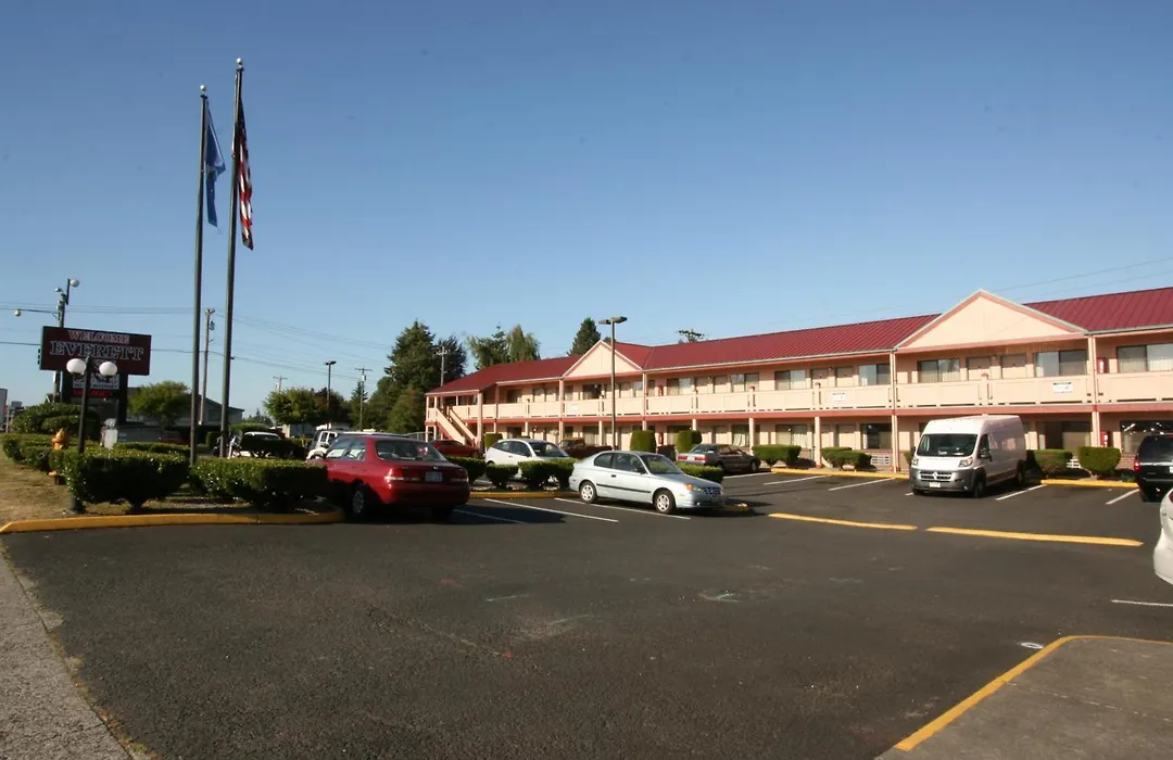 Welcome Everett Inn-1