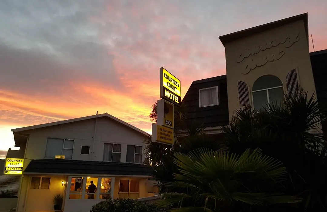 Courtesy Court Motel-1