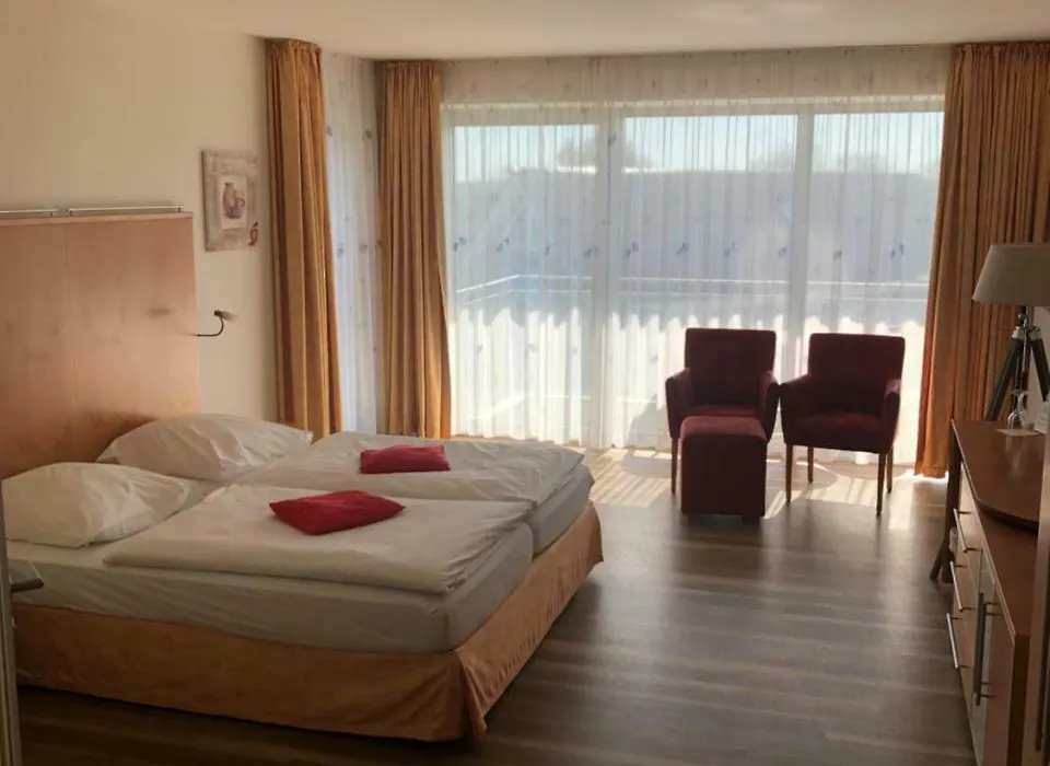 Nordseehotel Benser Hof Garni am Hafen-1