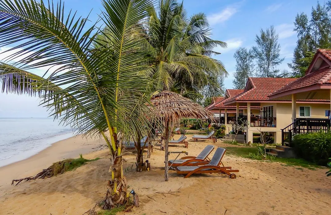 Pranee Beach Bungalows-1