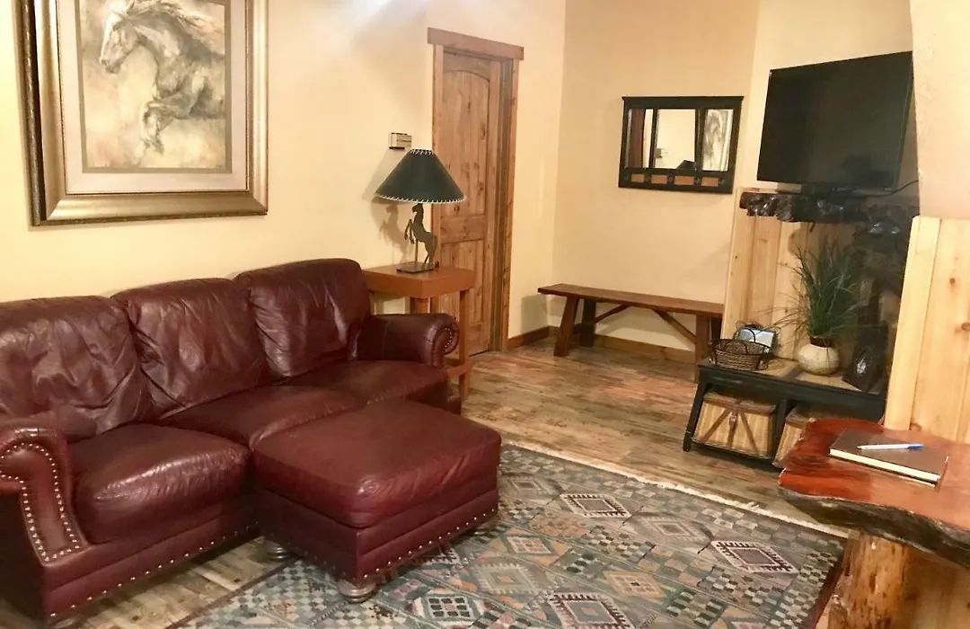 Cowboy'S Lodge-1