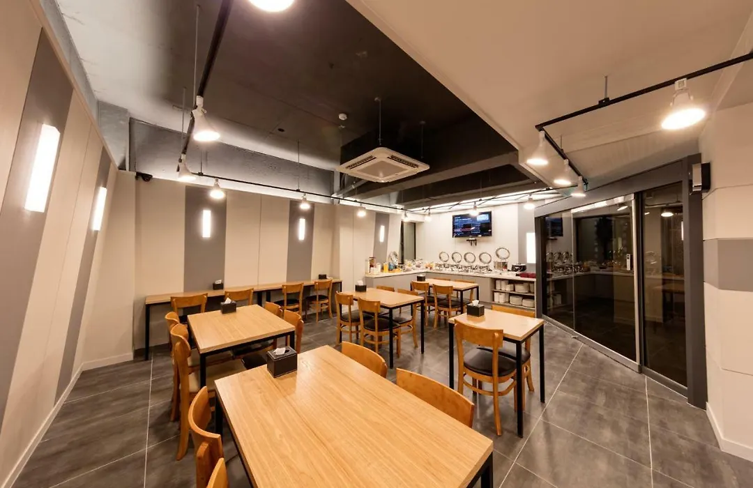 Ballantine Business Hotel-1