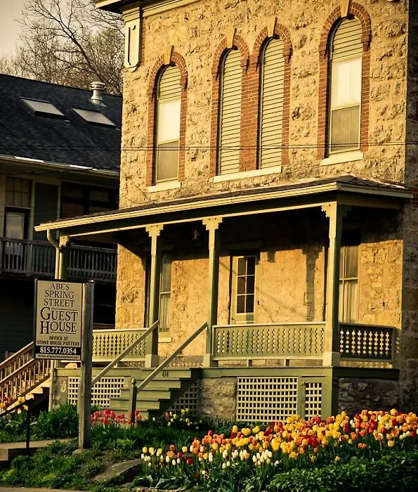 Abe'S Spring Street Guest House-1