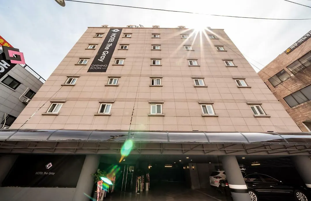 The Gray Hotel-1