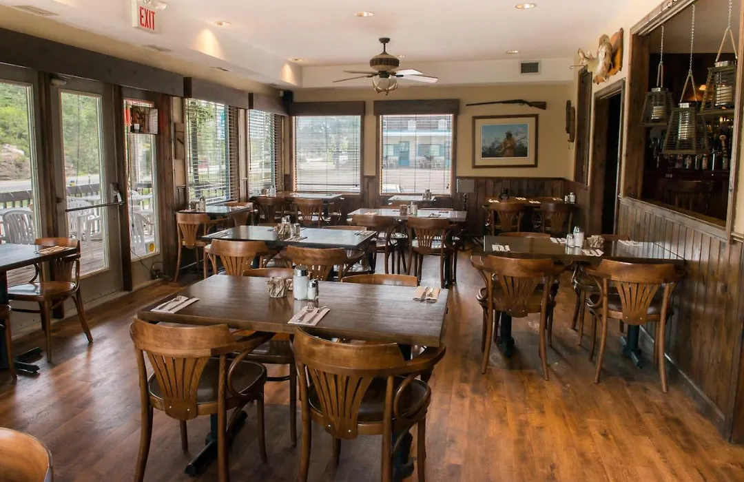 Trapper'S Choice Inn & Restaurant-1