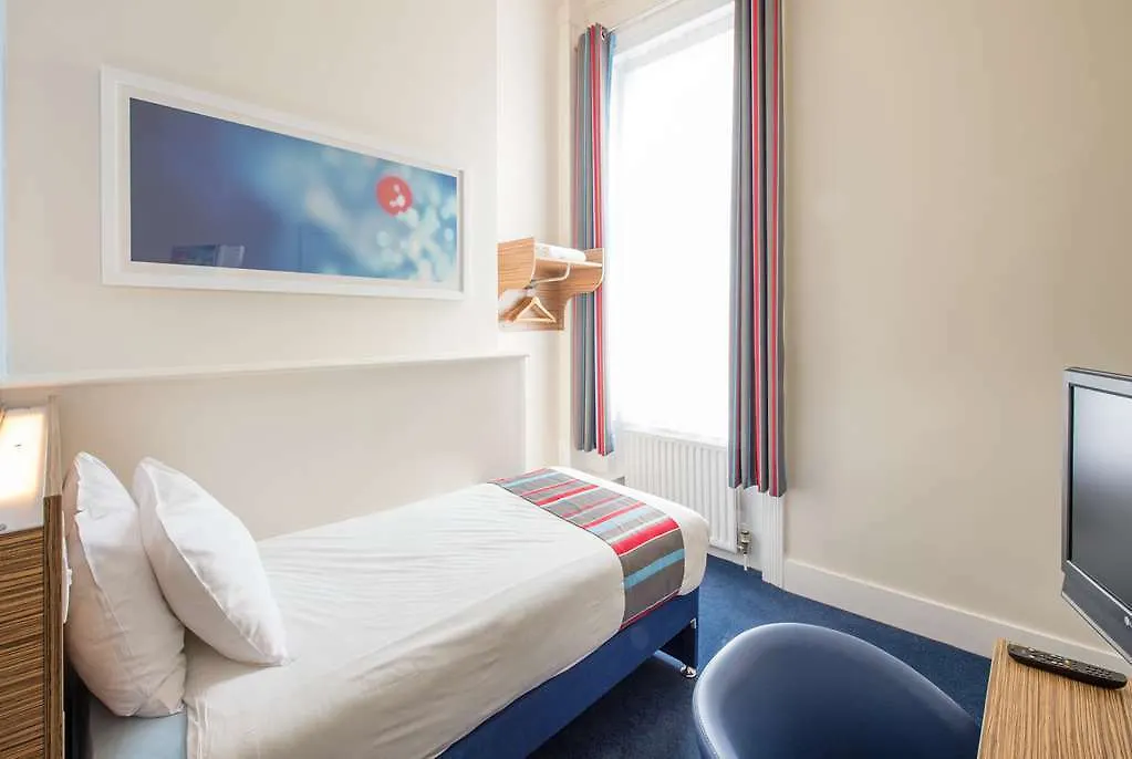 Premier Inn Worthing Seafront-1