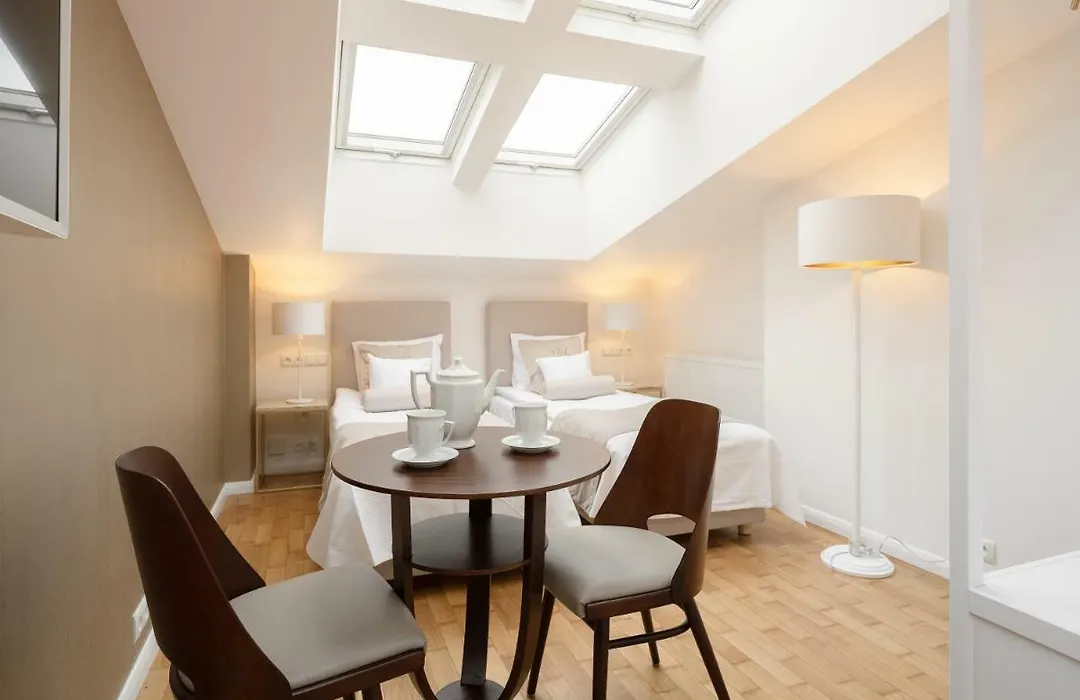Avanti Home-1